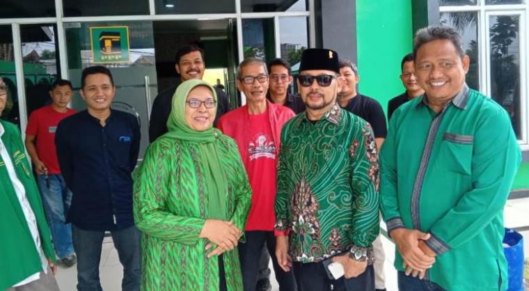 Bakal Calon Wakil Wali Kota Serang, Bambang Janoko saat memenuhi undangan komunikasi politik Dewan Pimpinan Cabang (DPC) Partai Persatuan Pembangungan (PPP) Kota Serang. (Foto: TitikNOL)