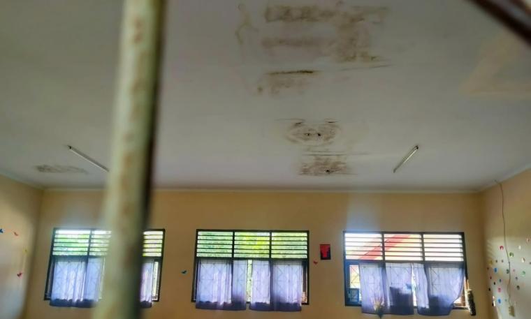 Salah satu ruang kelas Sekolah Menengah Kejuruan (SMK) Negeri 4 Kota Serang. (Foto: TitikNOL)