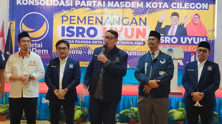 Ketua DPW NasDem Banten, Wahidin Halim saat memberikan sambutan di acara Konsolidasi Partai NasDem Kota Cilegon dalam rangka pemenangan Isro - Uyun. (Foto: TitikNOL)