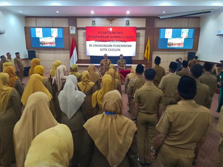 Pelantikan Pejabat Fungsional Lingkungan Pemkot Cilegon. (Foto: TitikNOL)