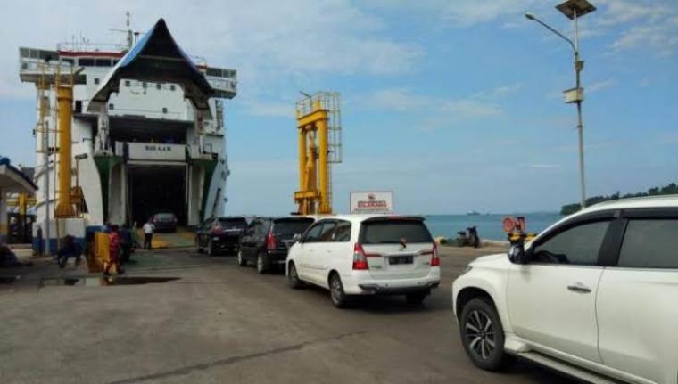 Suasana di Pelabuhan Penyeberan Merak. (Foto: TitikNOL)