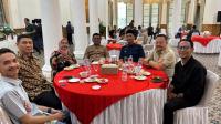 Para santri saat berdatangan di acara Haul Syekh Nawawi Al Bantani. (Foto: TitikNOL)