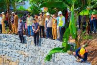 Pelaku yang diduga menjadi provokator dan pelaku perusakan kantor Polsek Bayah, Kecamatan Bayah, Kabupaten Lebak saat aksi ratusan nelayan. (Dok: TitikNOL)