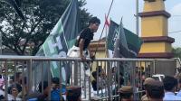 Sekda Kota Cilegon Maman Mauludin saat memberikan keterangan kepada wartawan. (Foto: TitikNOL)