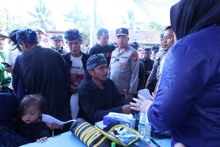 Sejumlah masyarakat adat Baduy saat menjalani pemeriksaan kesehatan gratis