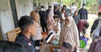 Direktur Eksekutif Aliansi Independen Peduli Publik (Alipp) Uday Suhada saat mendatangi kantor KPK. (Foto: TitikNOL)