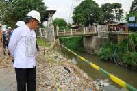 Gubernur Banten Wahidin Halim, saat diwawancarai wartawan. (Foto: TitikNOL)