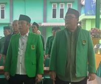 Tas diduga berisi bom disimpan di depan herbang gereja HKBP Serang. (Foto: TitikNOL)