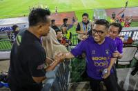 Kabid Perdagangan Disperindag Lebak, Orok Sukmana bersama tim pengawas saat melakukan operasi. (Dok: Inilahbanten)