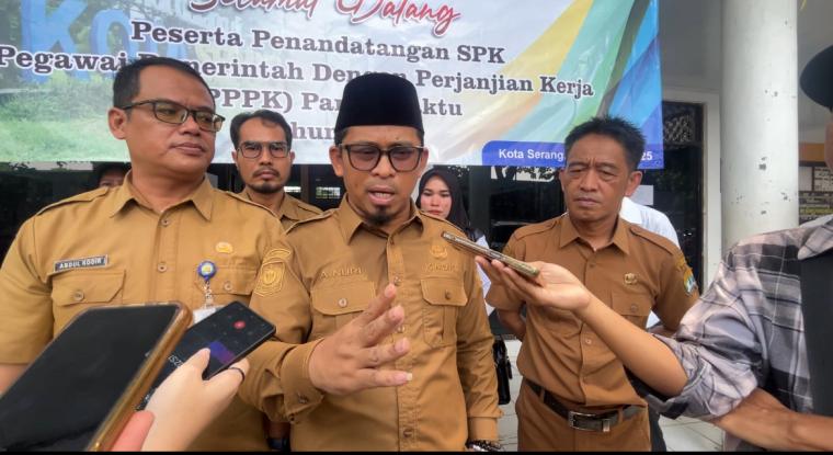 Kadindikbud Kota Serang Ahmad Nuri saat diwawancari