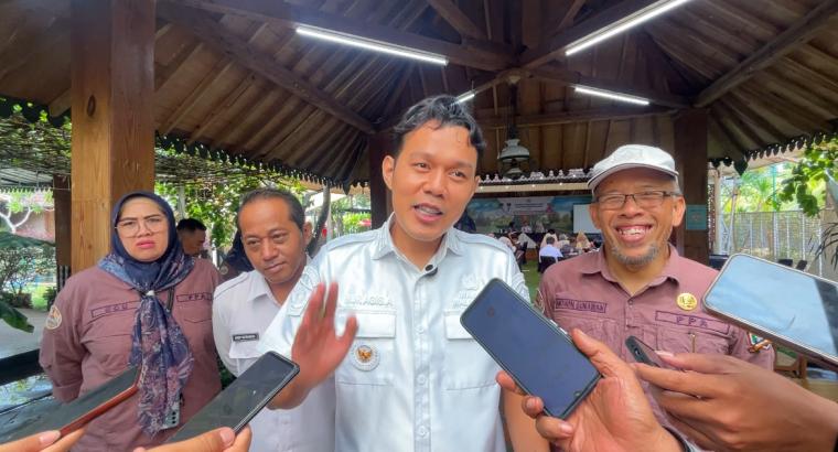 Wakil Wali Kota Serang Nur Agis Aulia saat diwawancarai