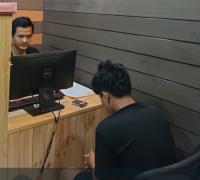 19 wanita yang diduga bokingan dan sembilan pria hidung belang diamankan di Apartemen Greenview, Jalan Raya Lengkong Gudang Timur Rt 01 Rw 03, Serpong, Tangsel, Selasa (28/5/2019). (Foto: TitikNOL)