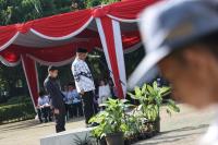 Kabid Perdagangan Disperindag Lebak, Orok Sukmana bersama tim pengawas saat melakukan operasi. (Dok: Inilahbanten)