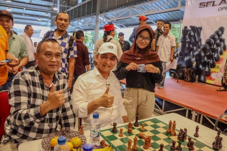 Wagub Banten Dimyati saat menghadiri open turnamen catur