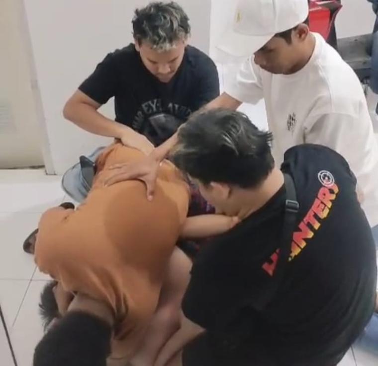 Pihak Polres Serang saat menangkap pelaku curanmor.