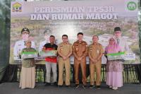 Presiden Joko Widodo memberikan keterangan kepada awak media seusai memberikan kuliah umum pada pendidikan Akademi Bela Negara Partai Nasdem di Jakarta, Minggu (16/7/2017). (Foto: Ist)