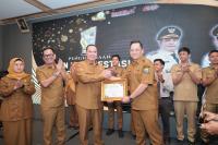 Tampak Mak Ijam warga miskin yang tinggal di gubuk tidak layak huni di Kampung Simpang Pom RT 003/RW0l 001Desa Cilangkahan Kecamatan Malingping. (Foto: TitikNOL)