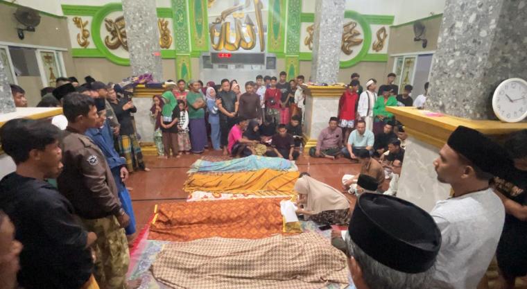 Empat jenazah di Mesjid Darrusalam